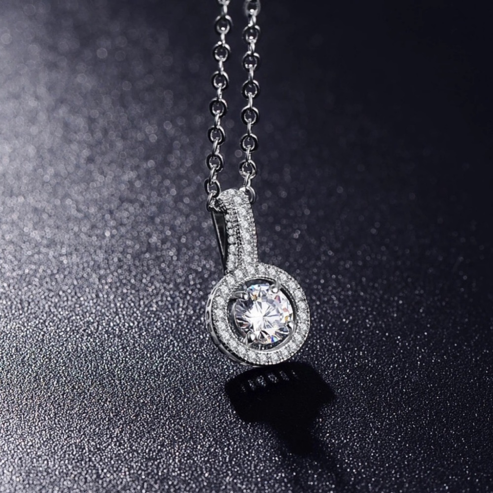 ✨Silver Platinum Plated Fashion Crystal Necklace✨